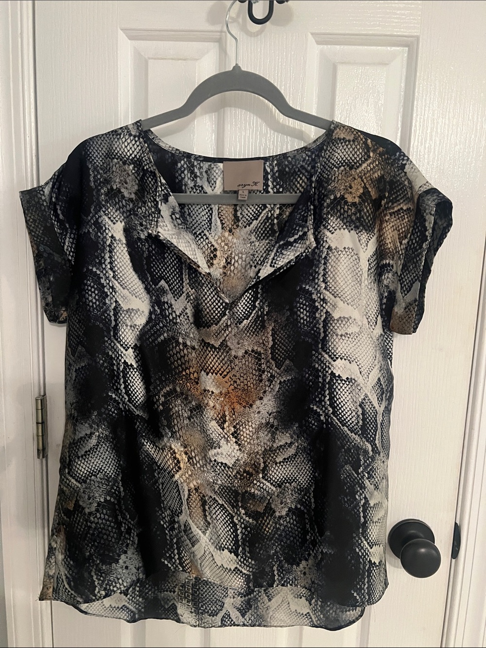 Short Sleeve Snake-Print Blouse in Black, Cream & Tan